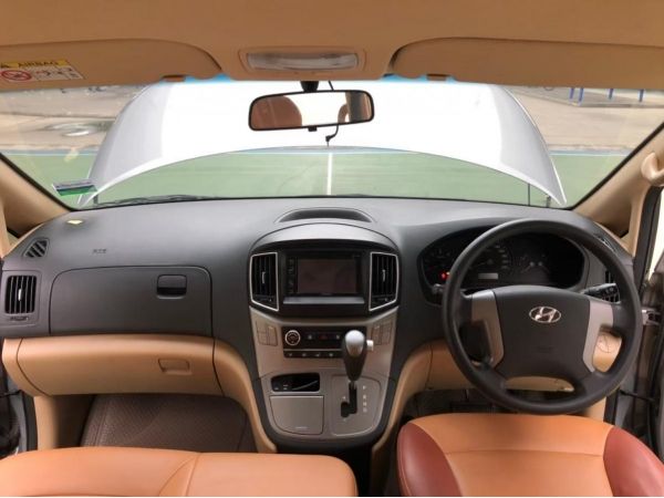 Hyundai H1 2.500 Touring i รถปี 2016 จดปี2017 รูปที่ 4